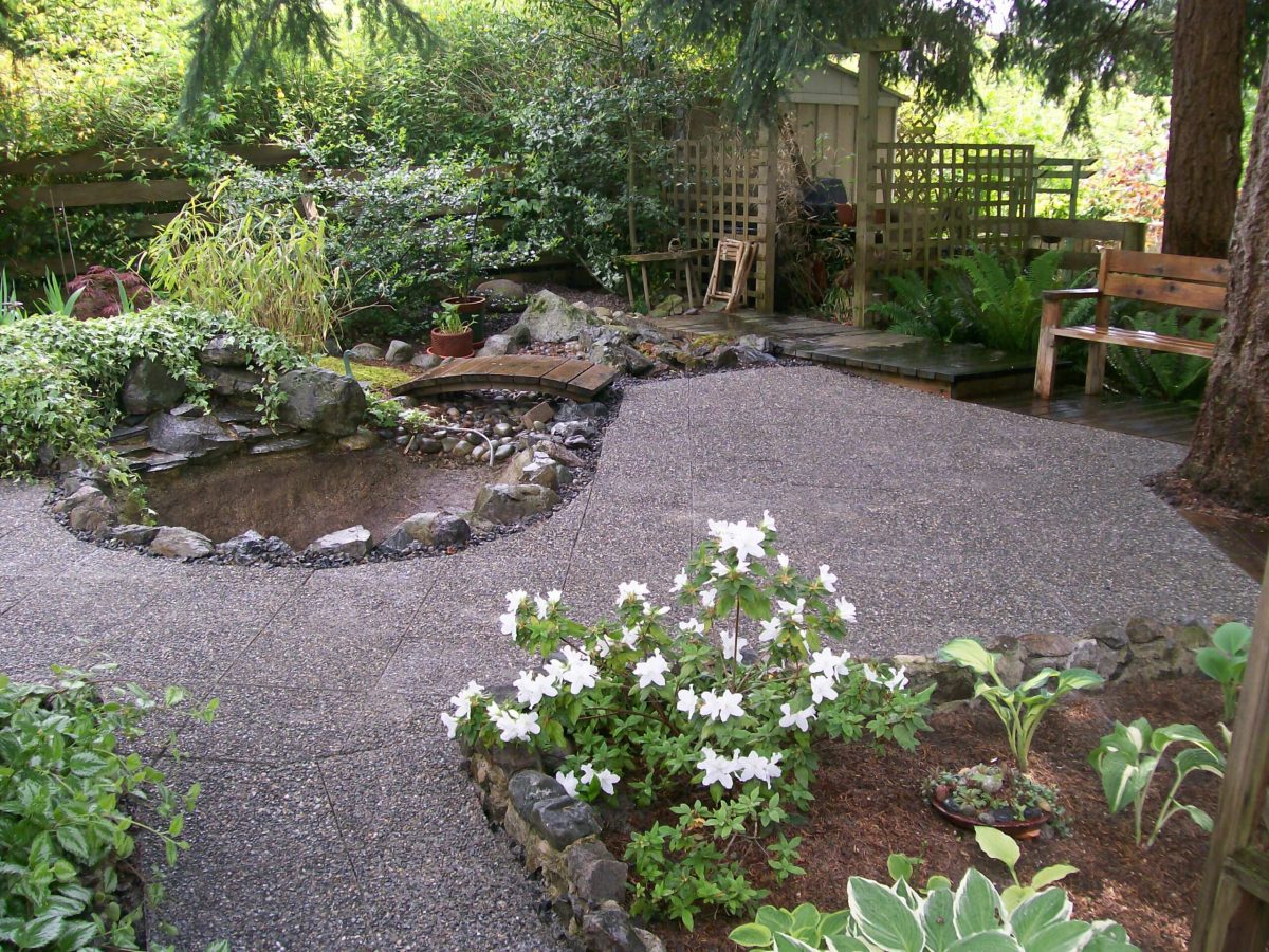 garden retreat with paving stones